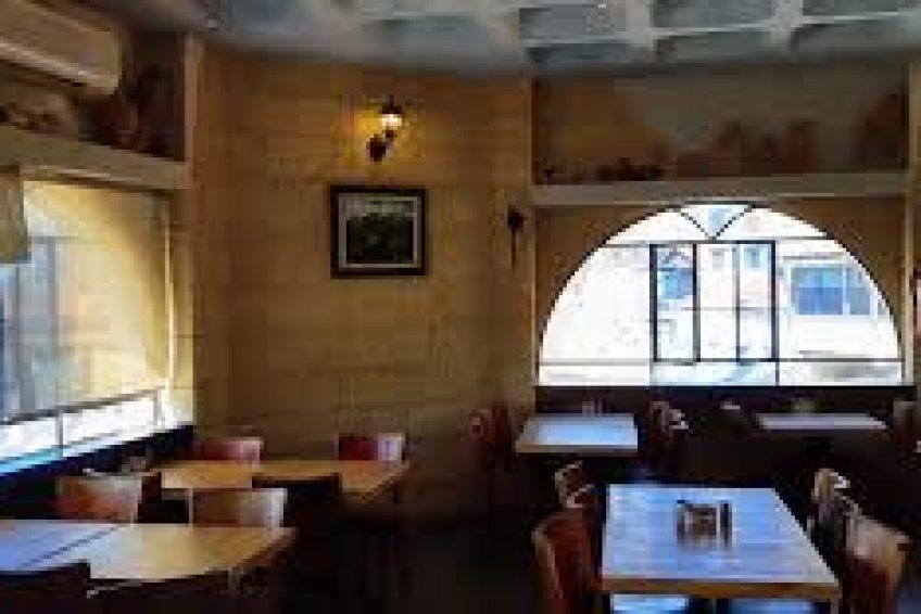 The Art Cafe safed balabust 2