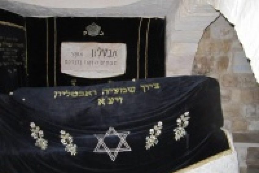 Shemaiah and Avtalion Tomb balabust 4