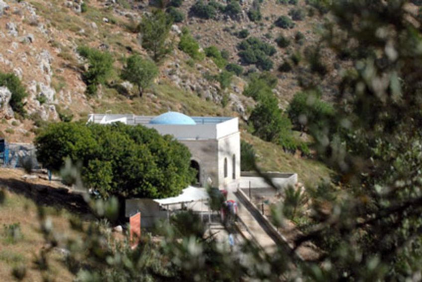 Yonatan Ben Uziel Tomb grave balabust 2