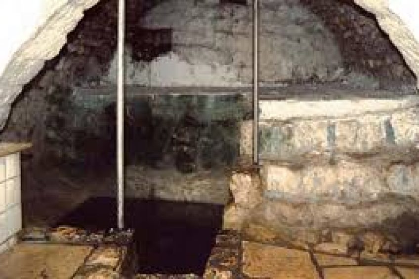 Ari Mikvah HaAri Safed Balabust 3