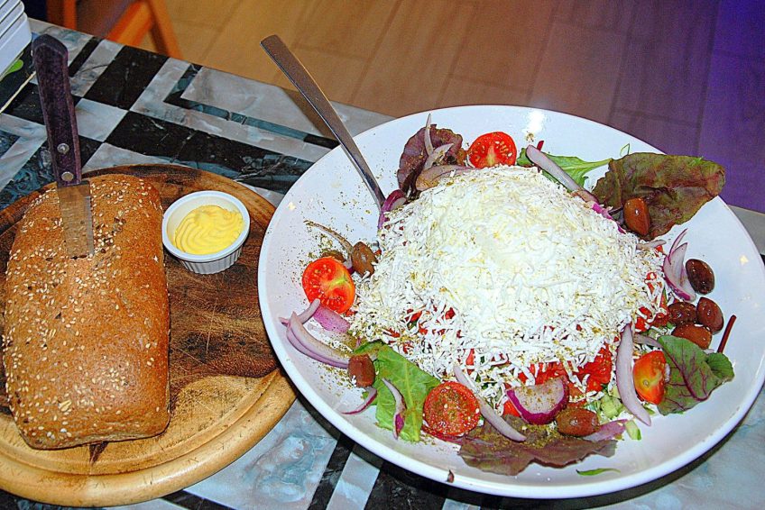 Cafe-Monitin-Safed-Balabust- -