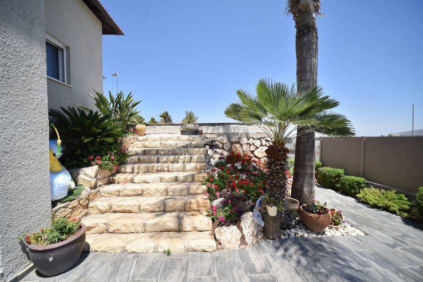 forest edge villa Safed