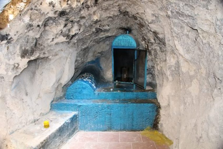 Rabi Kruspadai Tana Tomb