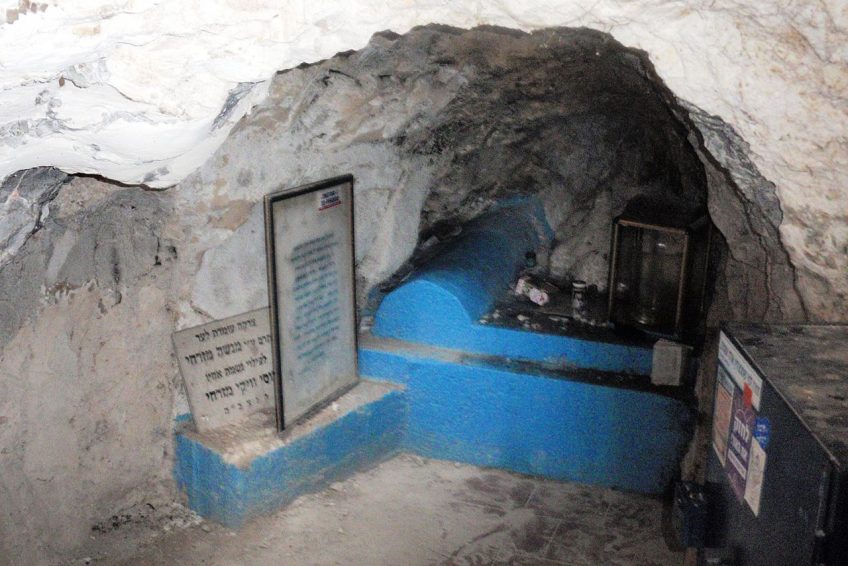 Rabi Kruspadai Tana Tomb
